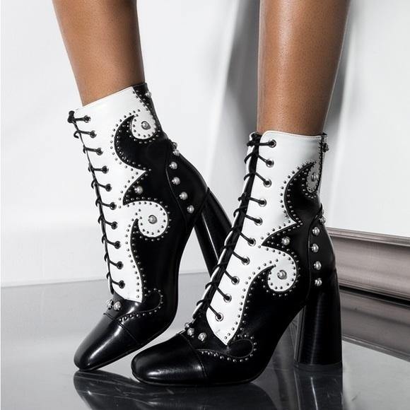 Stiefilet Mit Schnürsenkeln verzierte High Heeled Booties // Schuhe in Schwarz-Weiß.Walkonme
